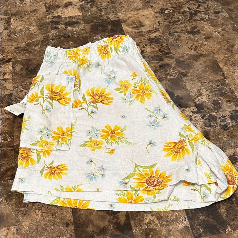 Old Navy Kids Floral Shorts - White and Yellow - Picture 4 of 4